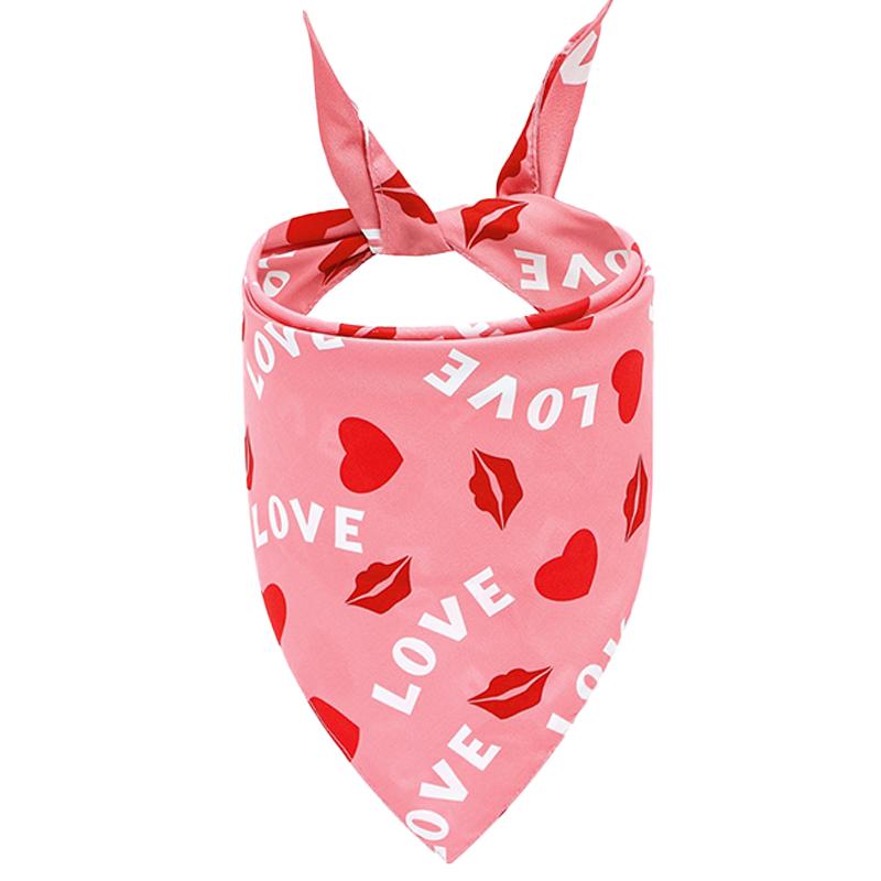 Spausdinta meilės šunų bandana Rožinė šuns skarelė su užrašu 'LOVE', raudonomis širdelėmis, skalbiama rankomis ir tinkama sunu vardams.