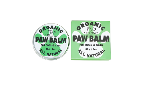 Žalios ir baltos spalvos aliuminio indelis su organiniu balzamu šunims ir katėms, 60g, raminantis ir apsaugantis pėdutes.